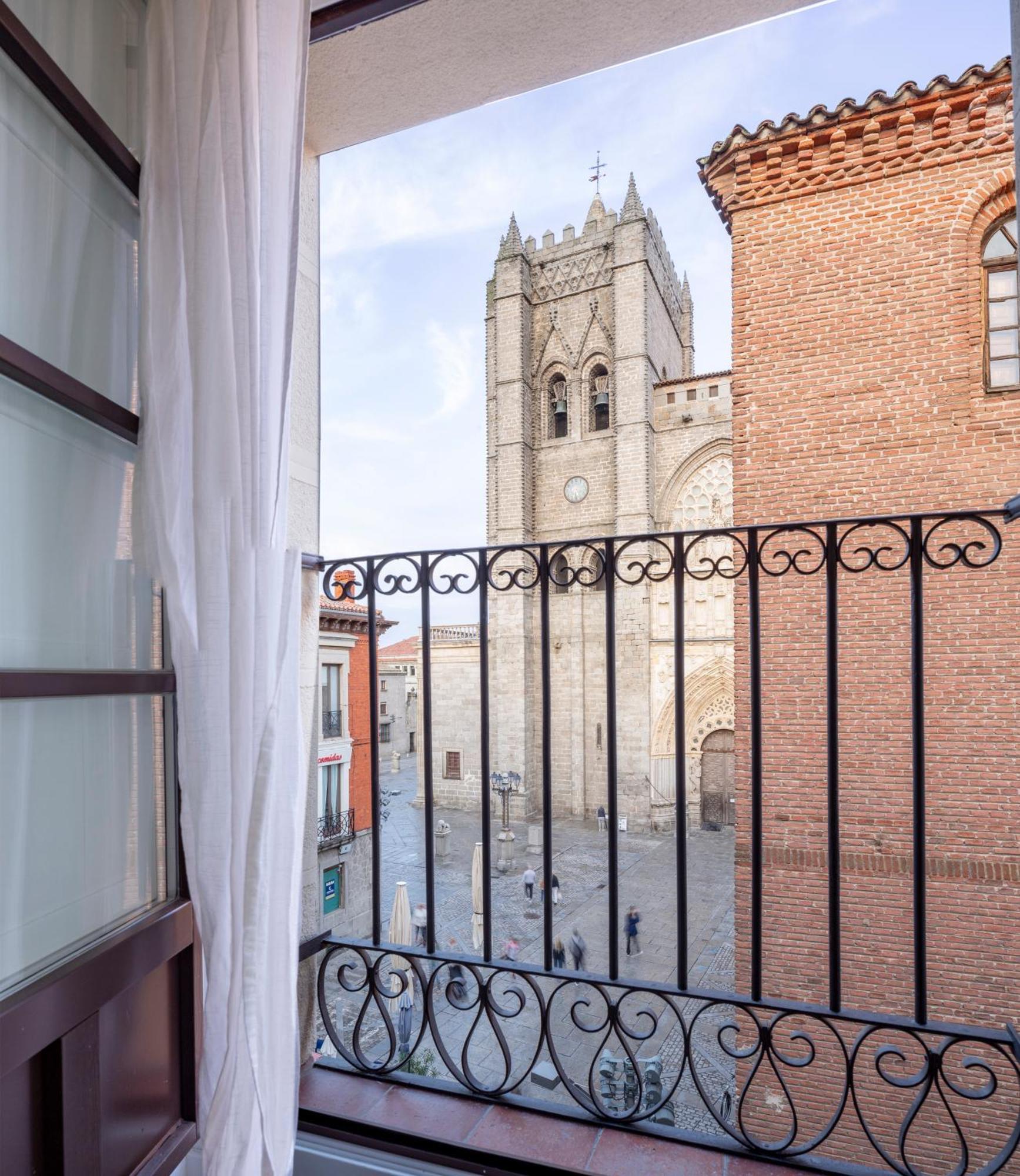 Apartamento Altior Catedral Homes อาบีลา ภายนอก รูปภาพ